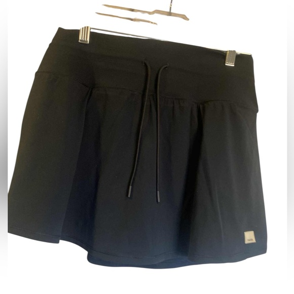 Vuori Dresses & Skirts - NWT Vuori daily skirt INK Size M
